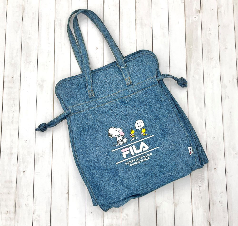 「ツイルトートバッグ デニム」（5,489円）も紐を引っ張れば巾着風に