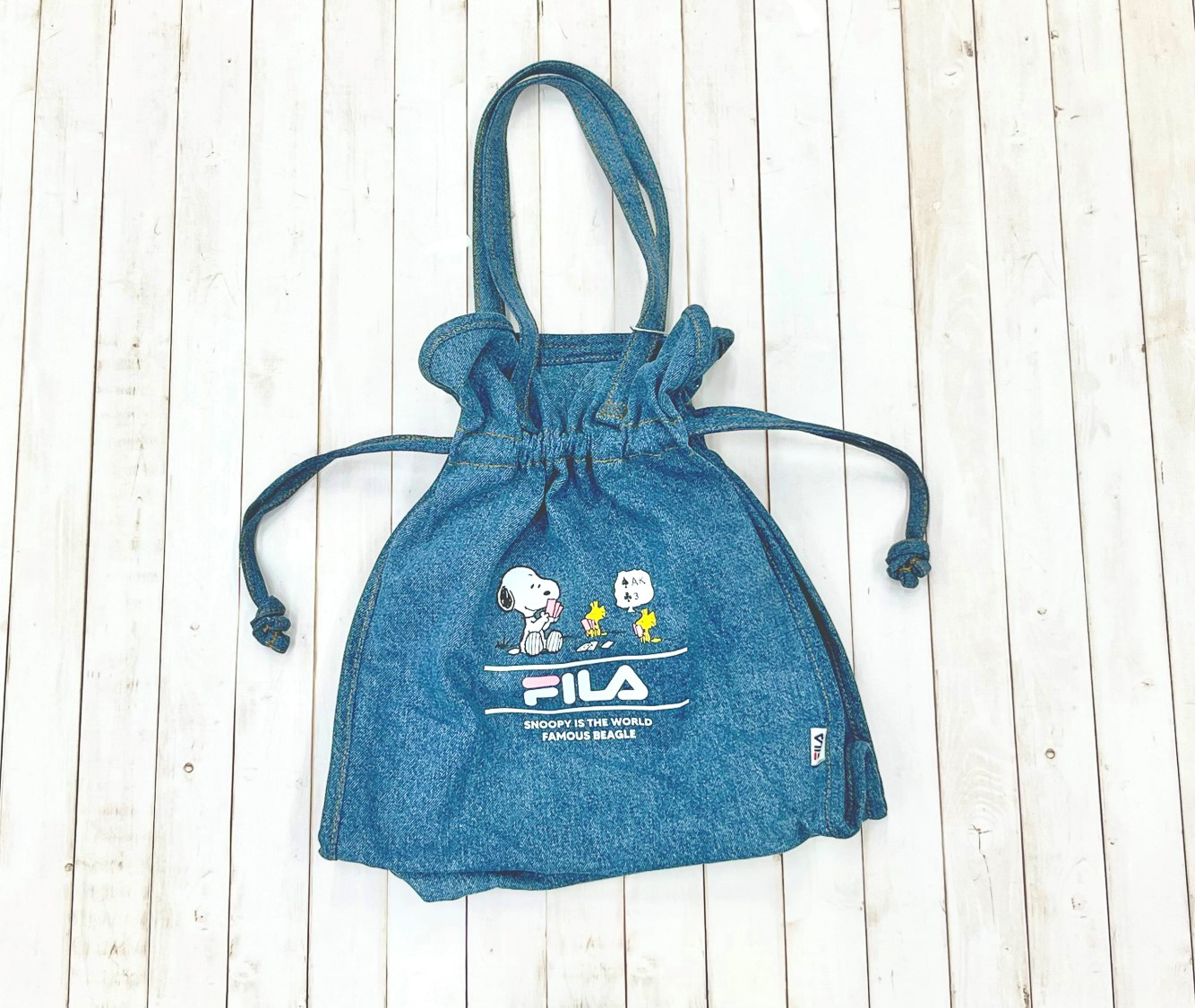 「ツイルトートバッグ デニム」（5,489円）も紐を引っ張れば巾着風に