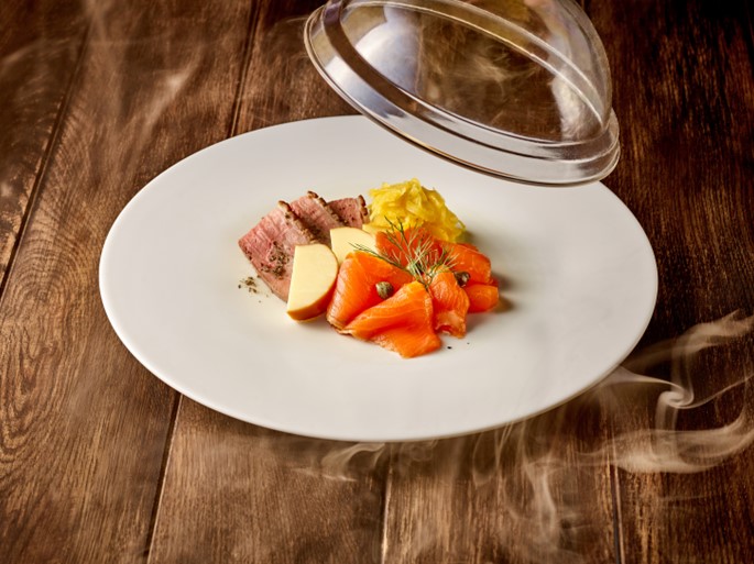 「燻製かおるサーモントラウト＆京鴨＆チーズ」