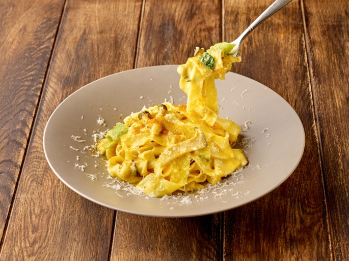 「ウニときのこのカラスミ香る秋仕立てクリームパスタ」