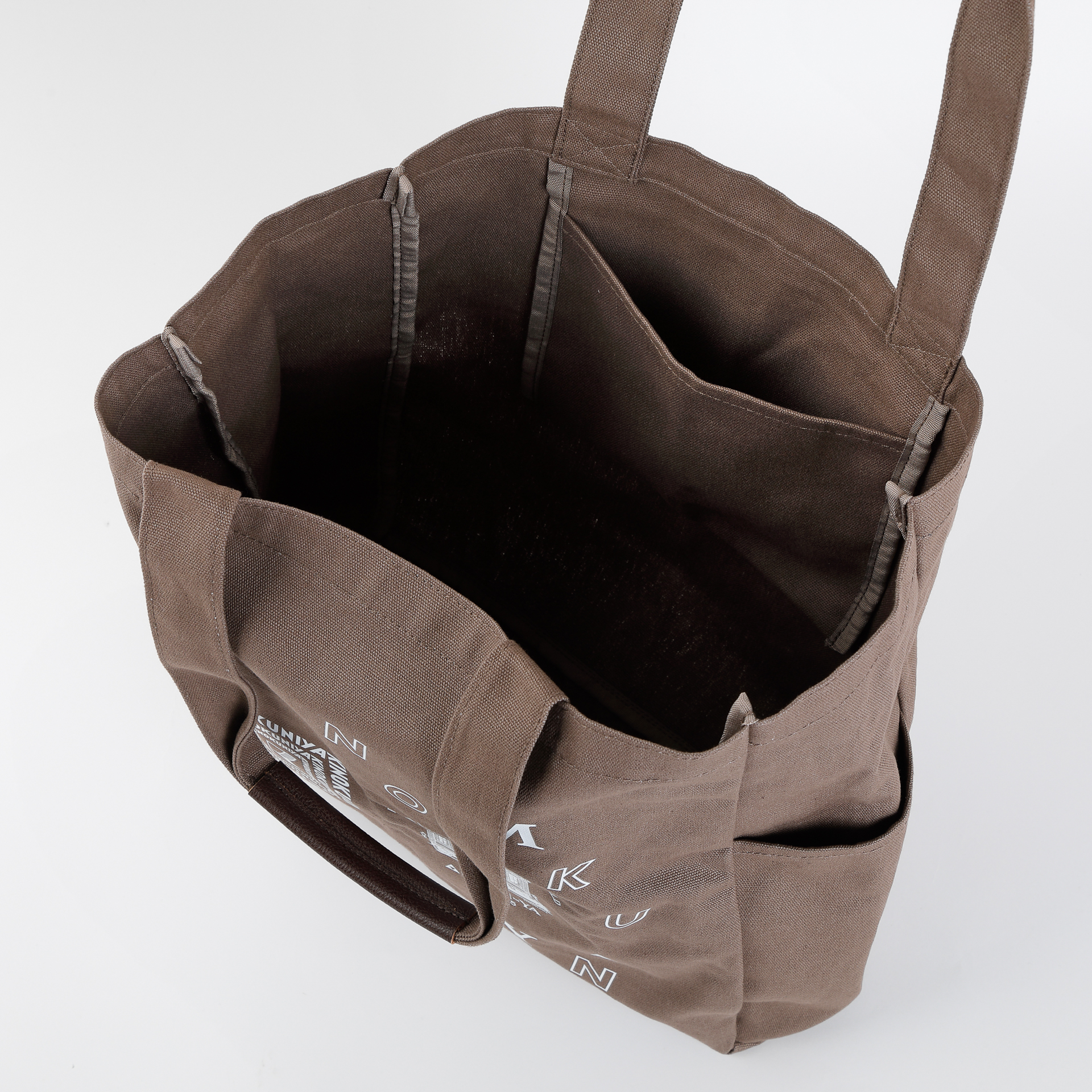 紀ノ国屋ではブラウンを販売