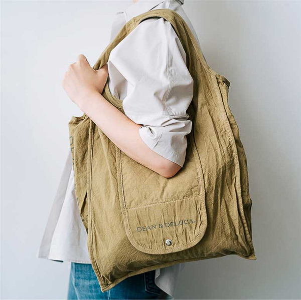 ディーン&デルーカ　天然染めショッピングバッグ白樺 葉染め　エコバッグ DEAN & DELUCA」優しいピンクやイエローのショッピングバッグは