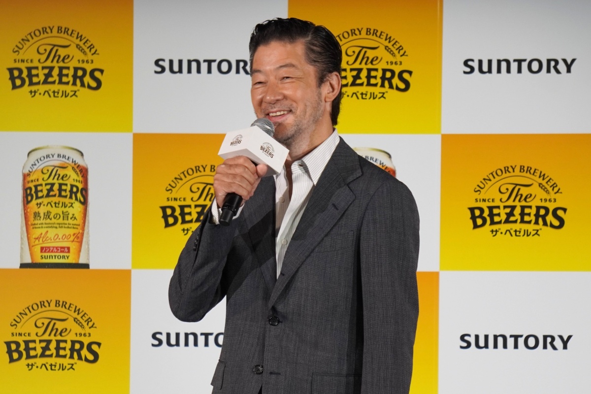 テレビCMに出演する俳優の浅野忠信さん