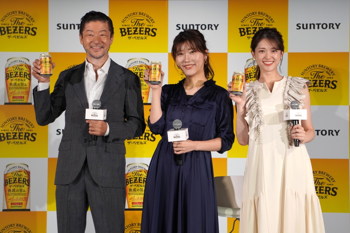 3人で「ザ・ベゼルズ」のおいしさをアピール