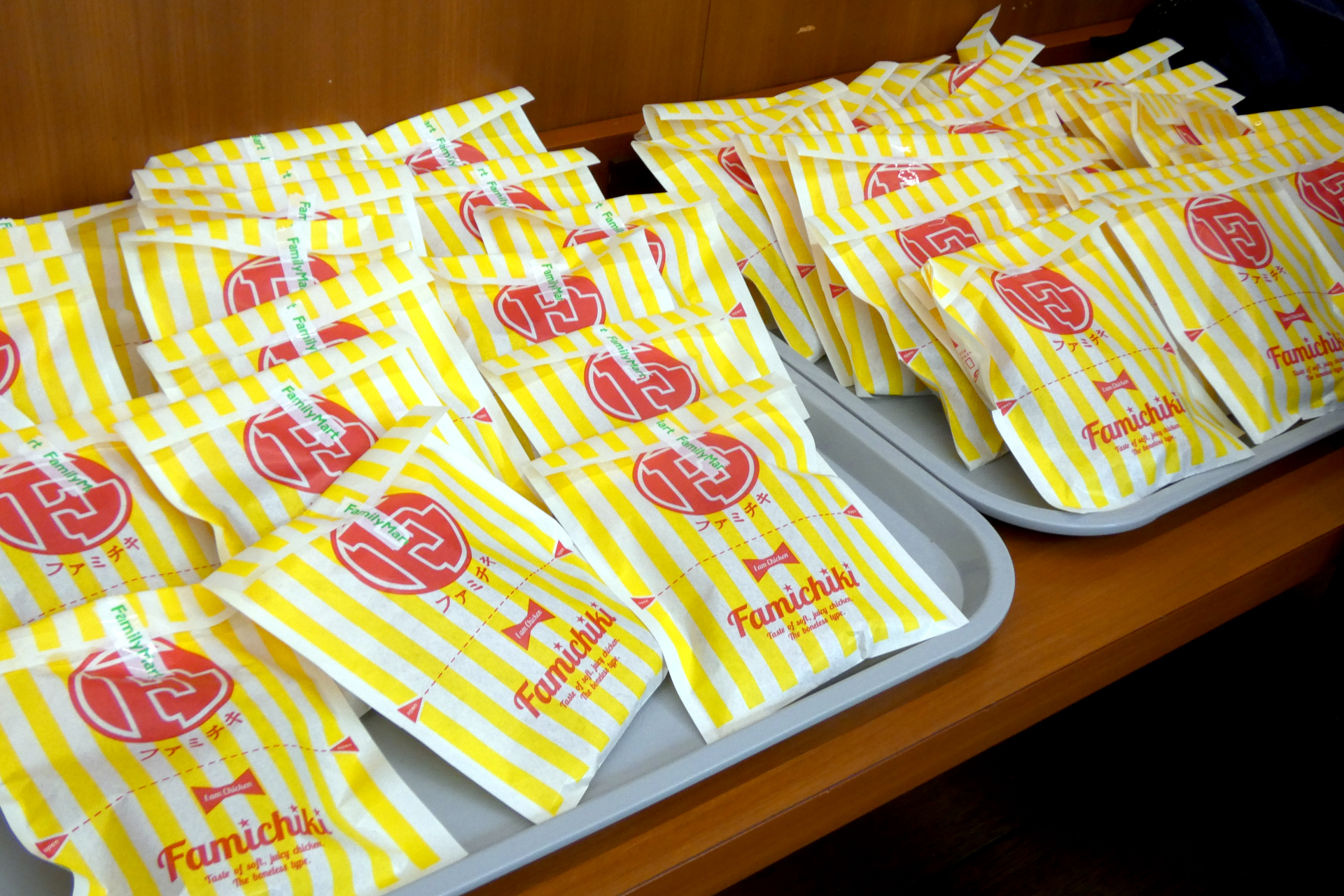 大量に用意されたファミチキ