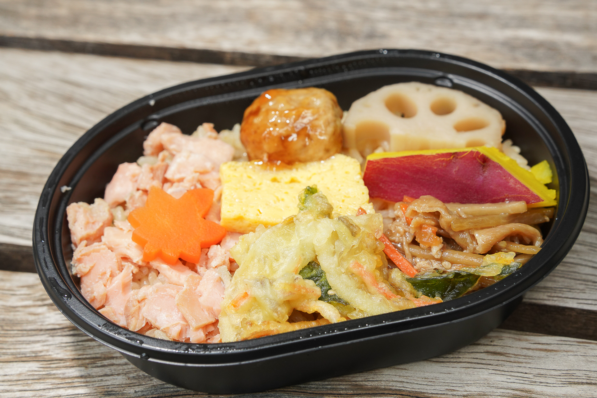 秋の味覚 北海道産秋鮭ほぐしのおだしごはん（430円・税別）