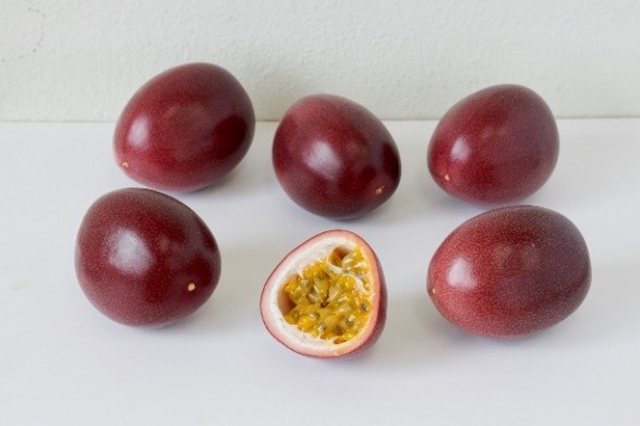 使用規程に従い一定の栽培・出荷条件を満たした生産者のみが出荷できる「三宅島パッションフルーツ とろぴか丸」