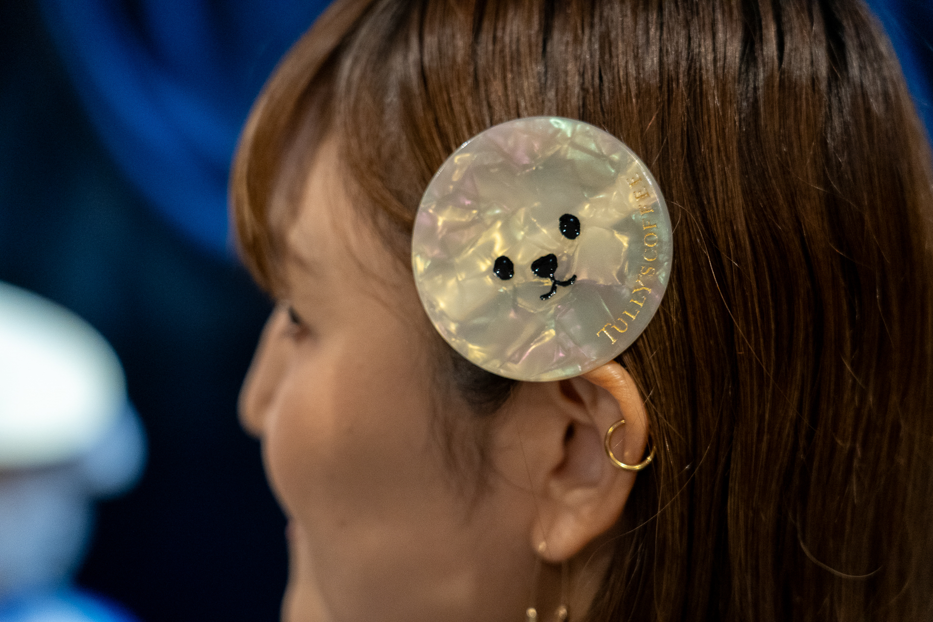 直径6.5cm。髪につけると存在感バツグン