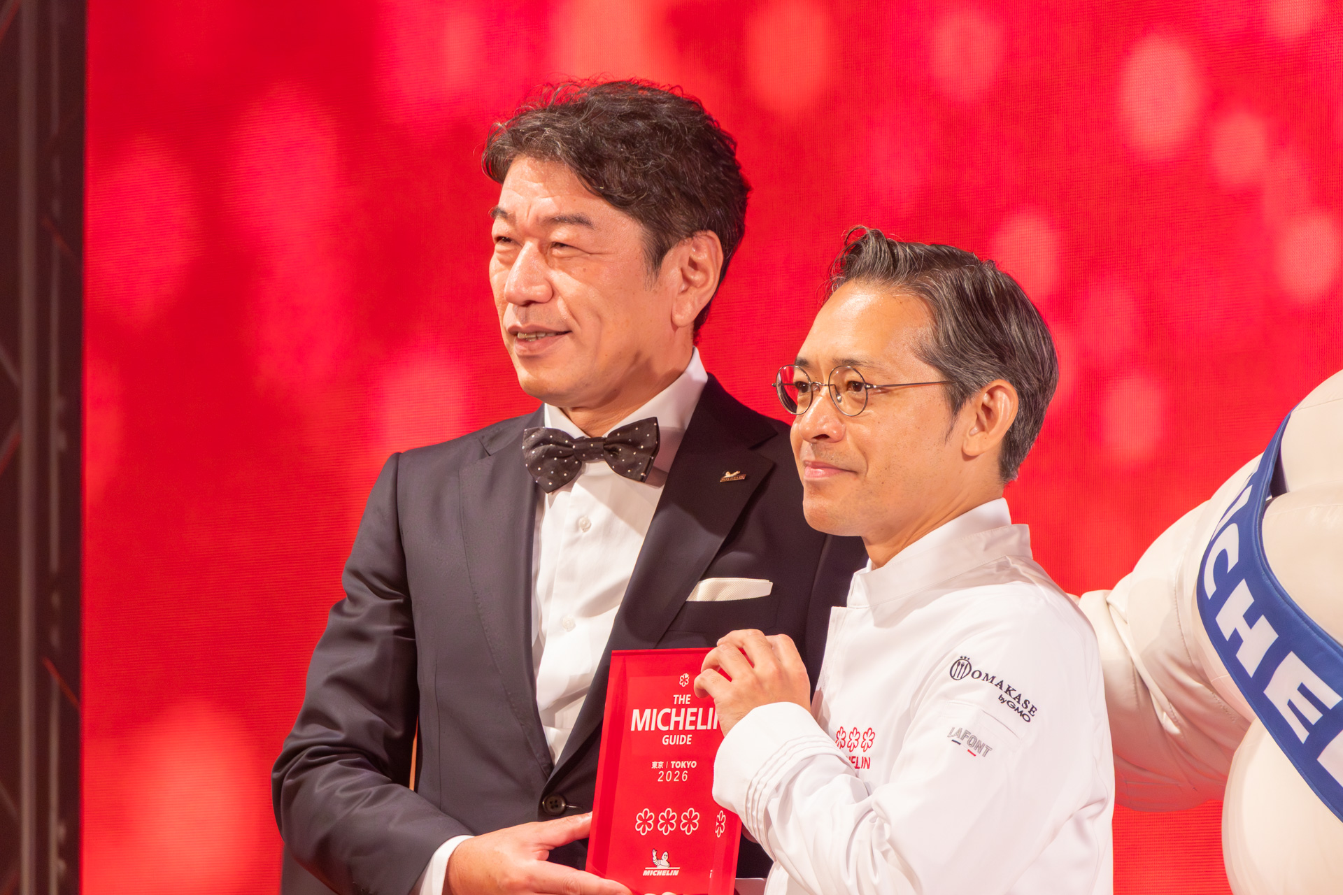 日本ミシュランタイヤ株式会社 代表取締役社長 須藤元氏（左）、明寂 店主 中村英利氏（右）