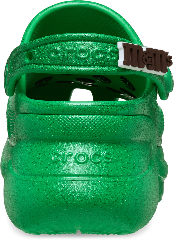 クロックス×M&M'S、まるで“チョコ”なフットウェアを発売！ ジビッツ