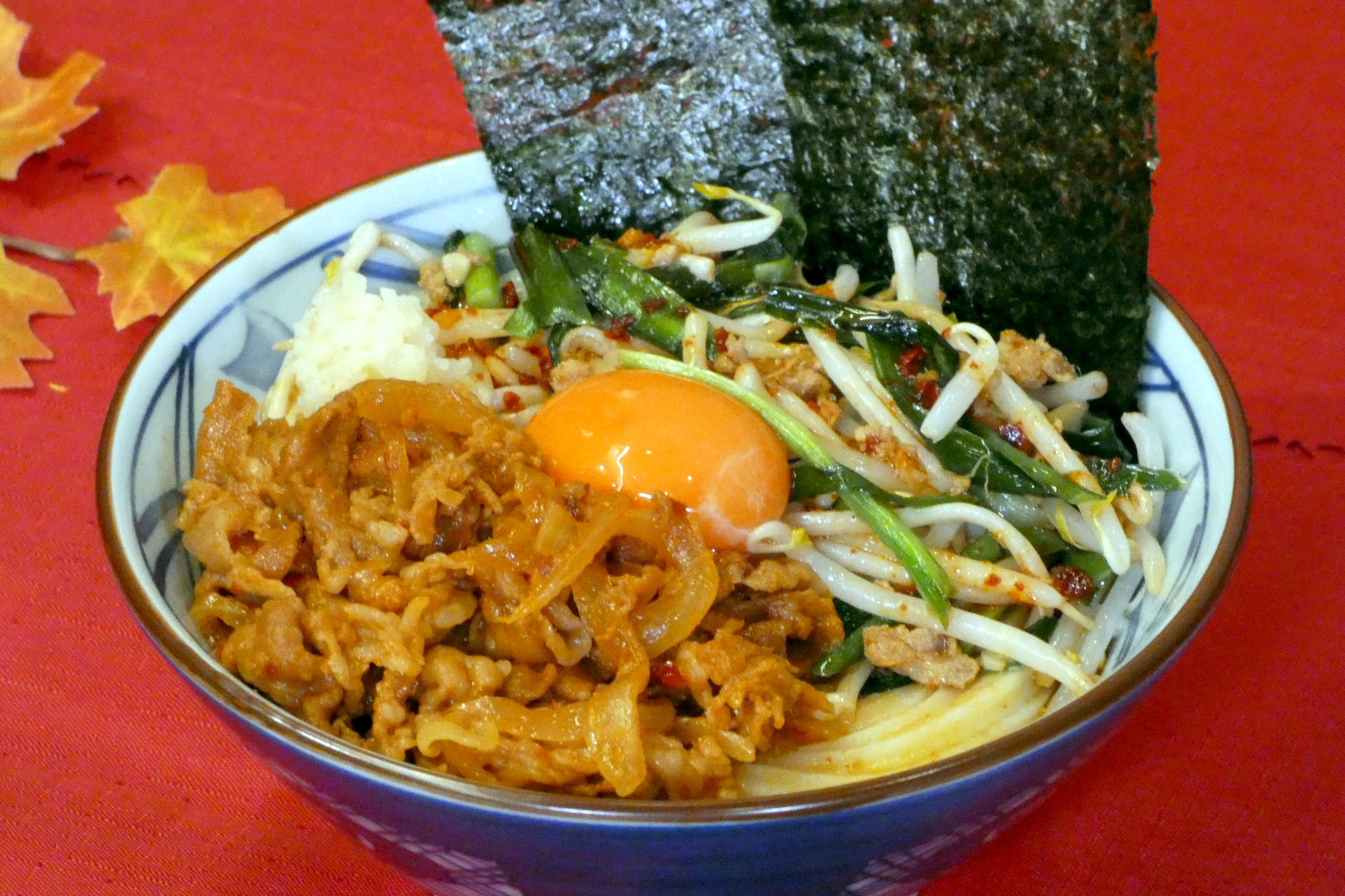 旨辛 肉盛りニラ玉ぶっかけうどん