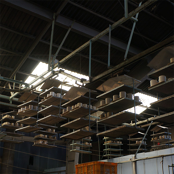 マグカップは岐阜県土岐市で作られた美濃焼の陶器製