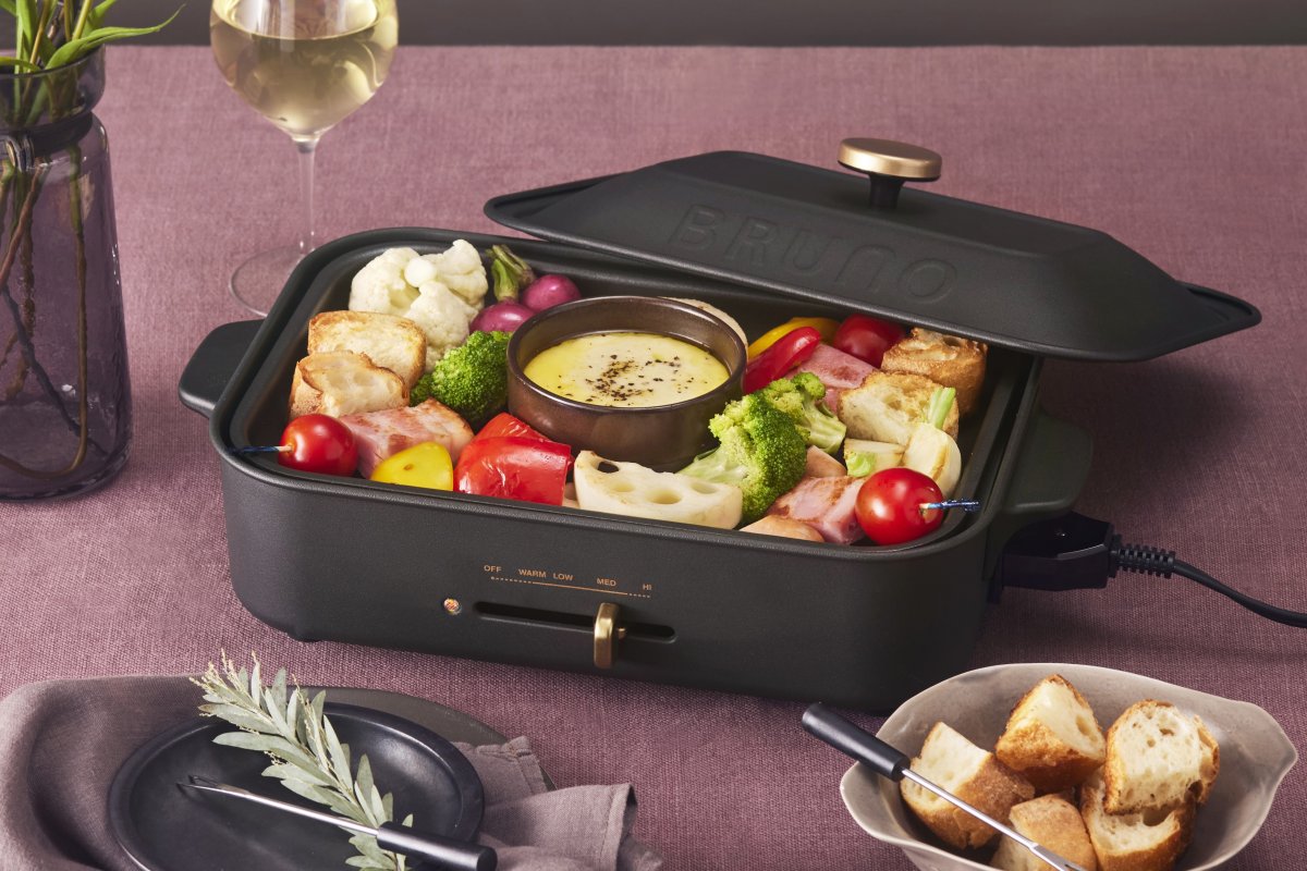 コンパクトホットプレート キャストブラックで作る「彩り野菜のチーズフォンデュ」