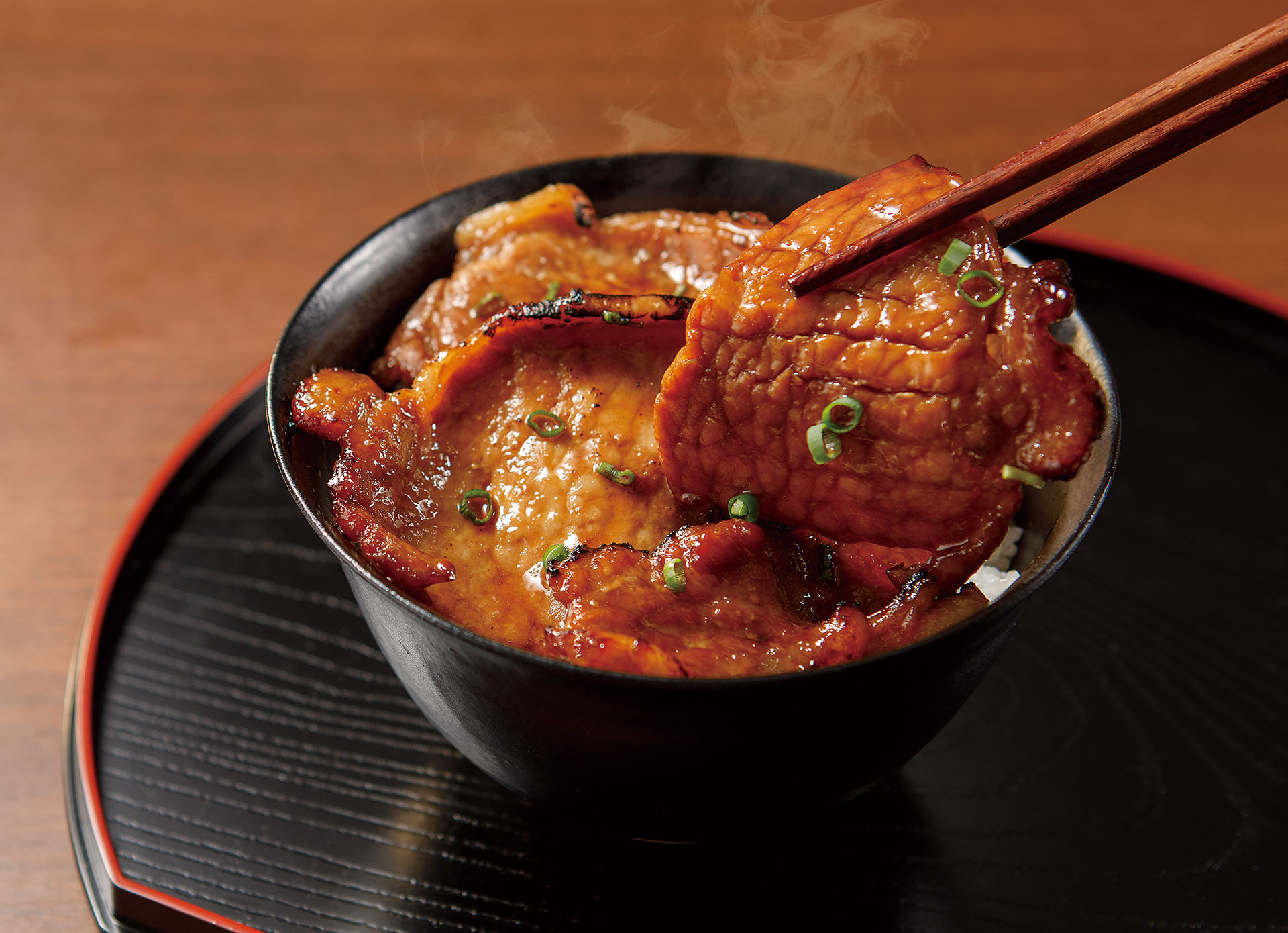 お持ち帰り「とんでん特製豚丼の具（冷凍）」（盛り付けイメージ）