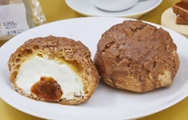 「Uchi Café × MERCER bis 生キャラメルクッキーシュー」（275円）