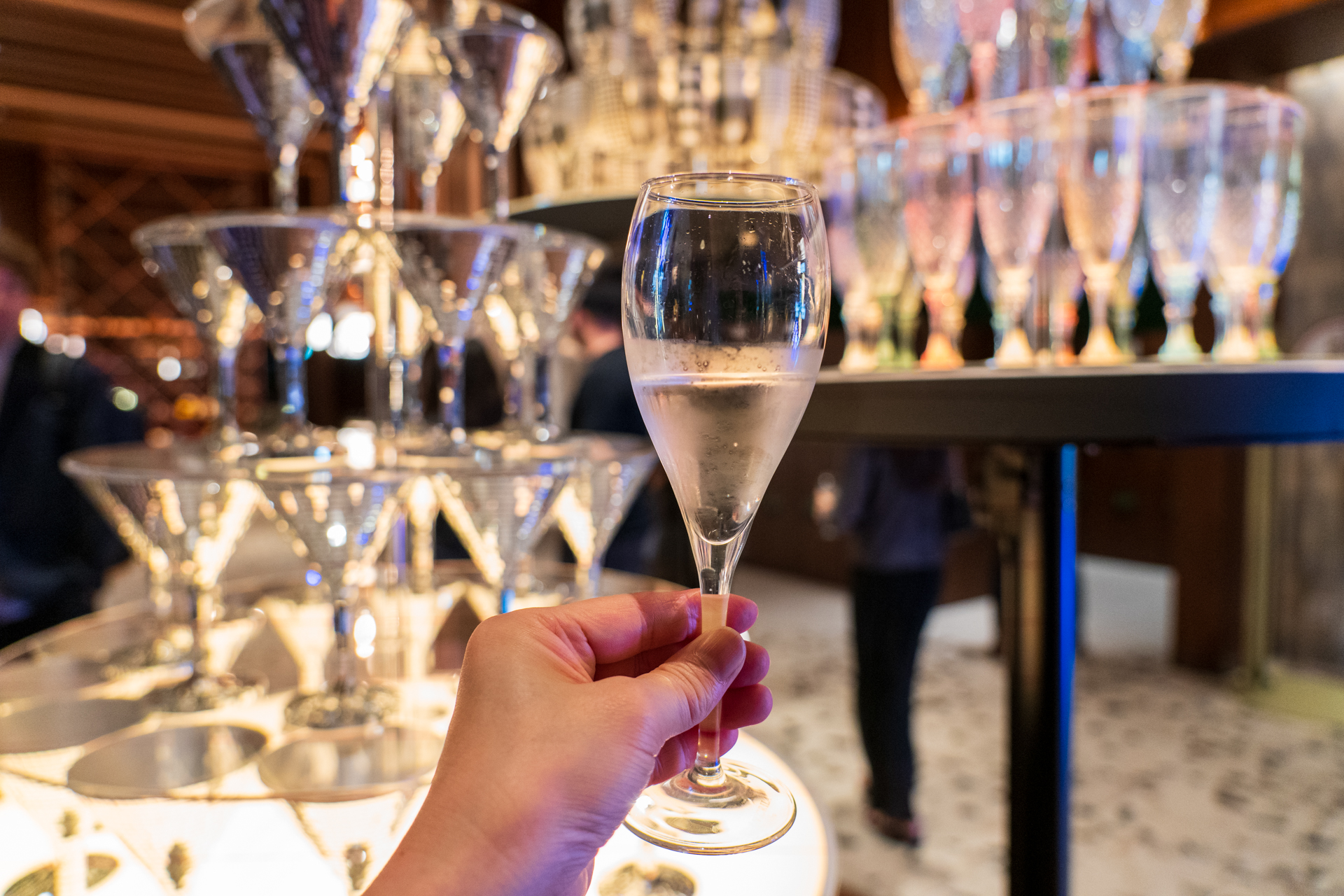 3種類のゴージャスなシャンパンタワーが登場