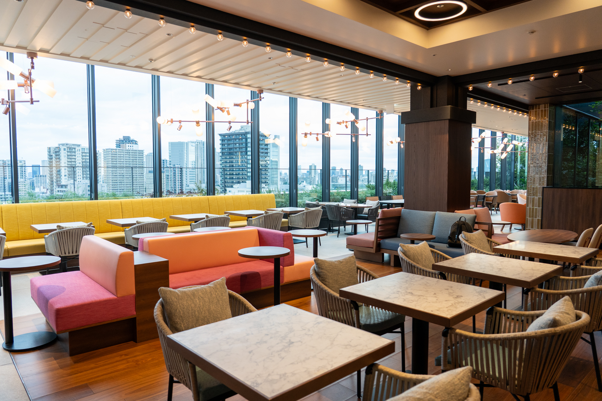 「OMOカフェ＆バル」