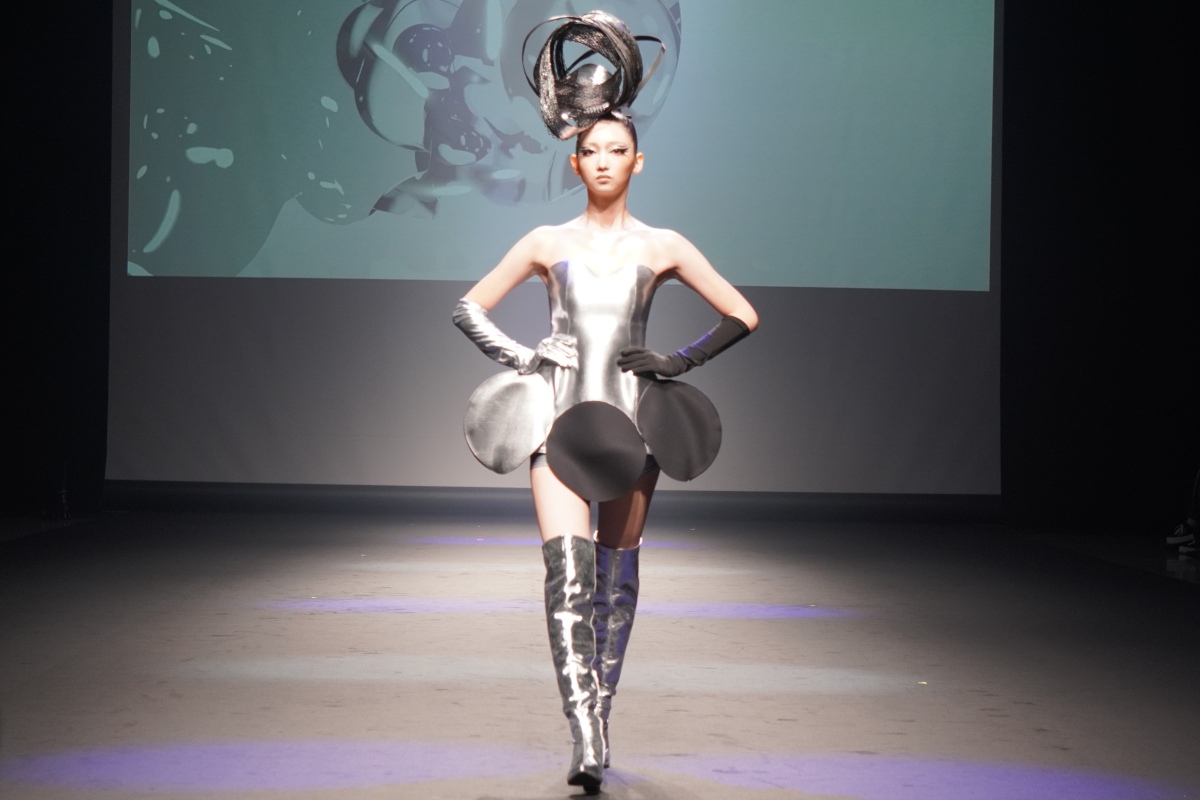 コシノジュンコ氏によるファッションショー