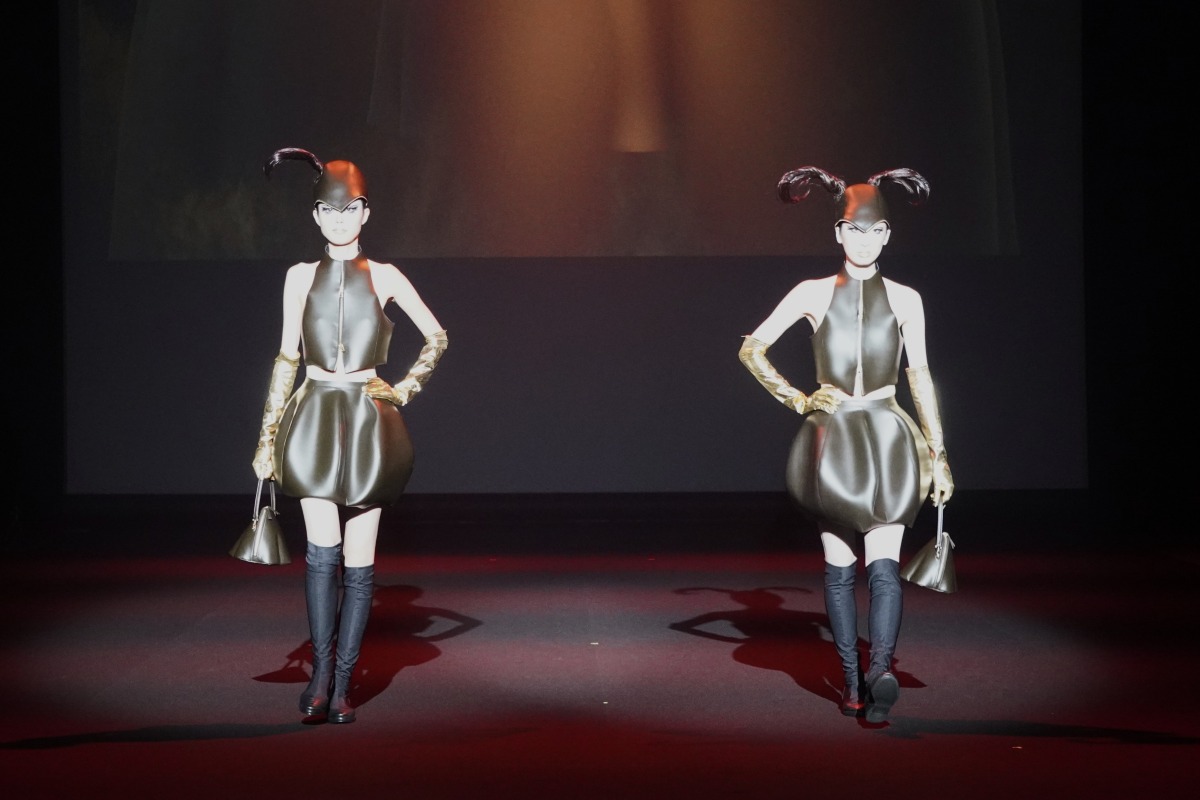 きのこの山をイメージしたファッションで登場