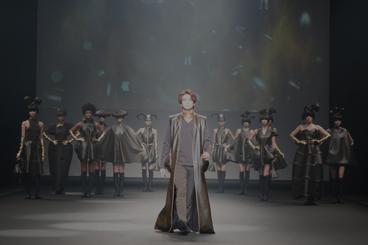 50周年アンバサダーの森山ウィンさんもランウェイを歩いた