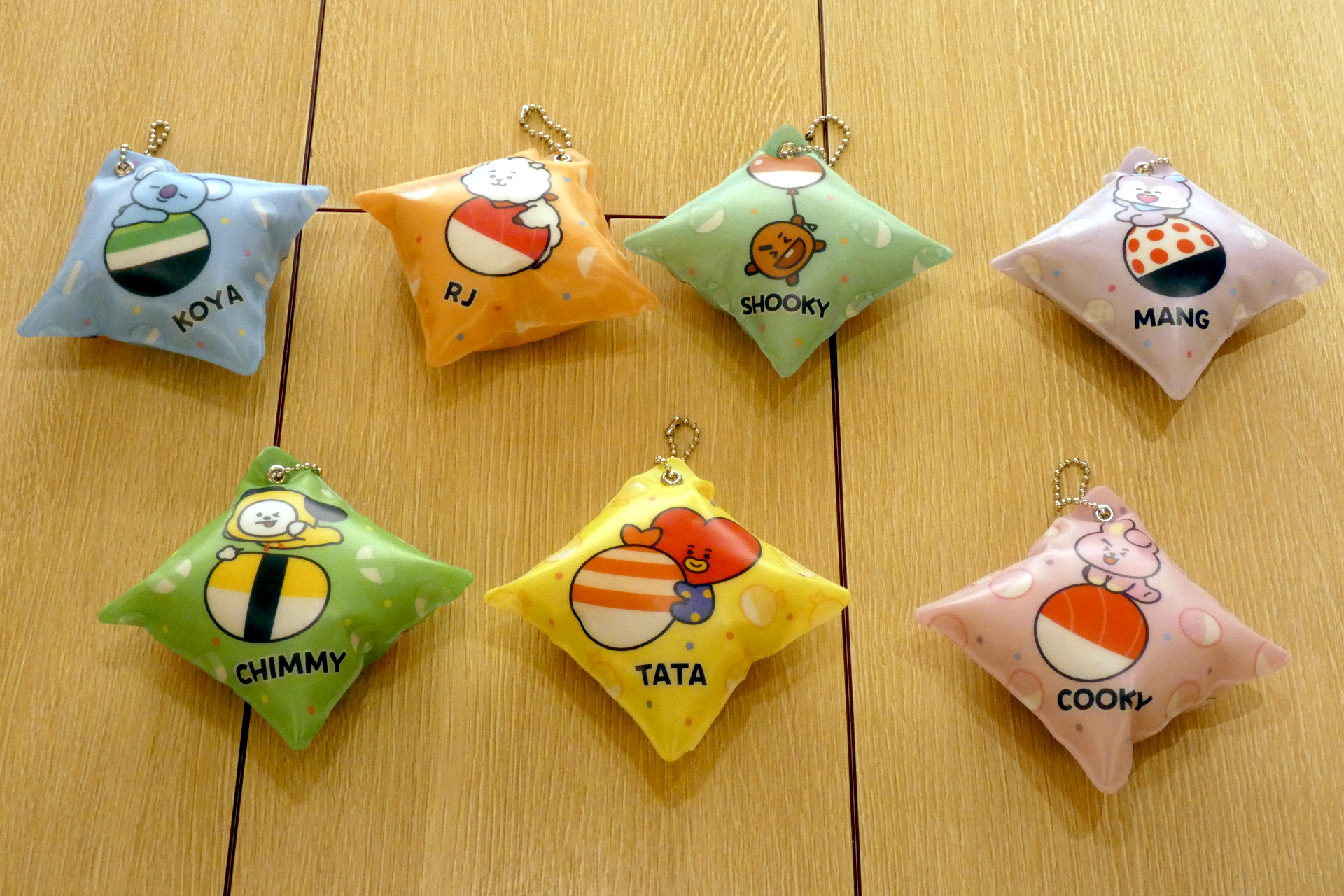 クッションチャーム &copy;BT21