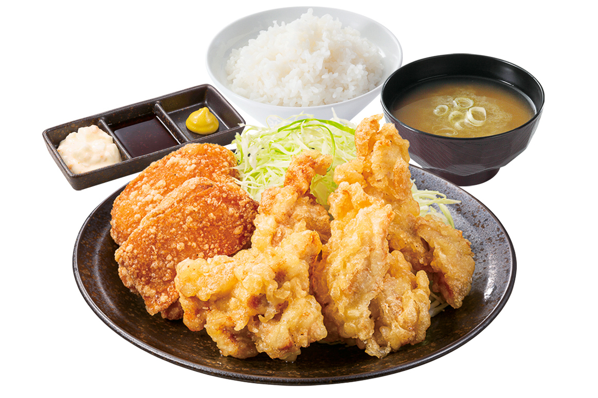 からやま「とり天合盛り定食」（935円/券売機店舗は940円）