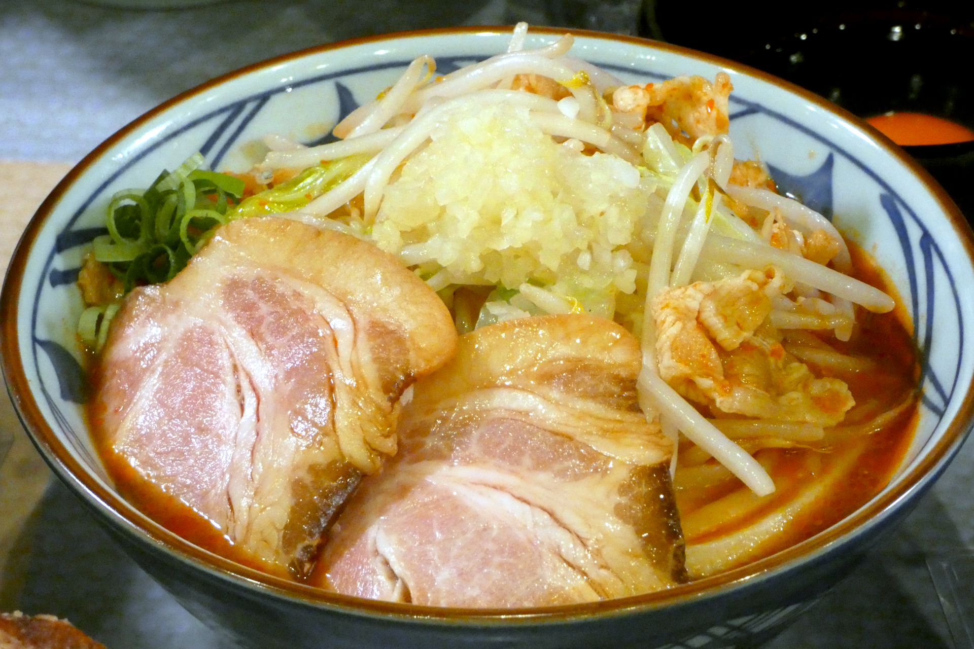 奈良県：辛旨スタミナうどん（並890円、大1070円、温のみ）