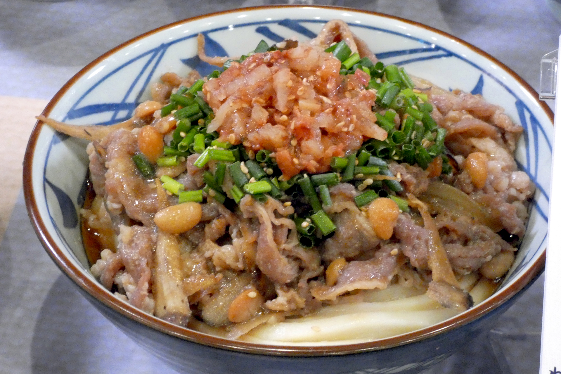 和歌山県：紀州金山寺味噌と南高梅ぶっかけうどん（並840円、大1020円、温/冷）