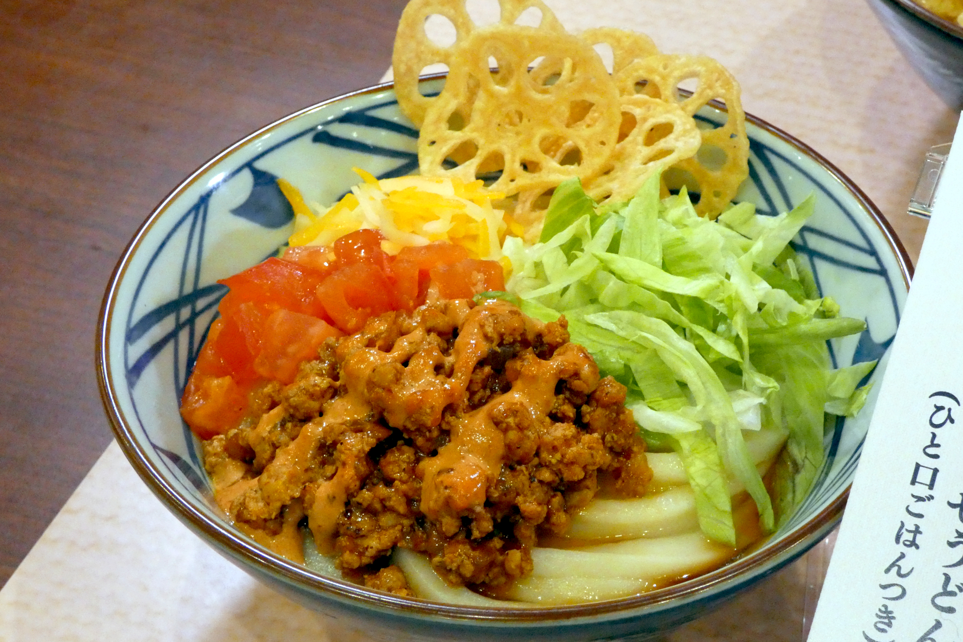 沖縄県：タコライス風まぜうどん（ひと口ごはんつき）（並840円、大1020円、温のみ）