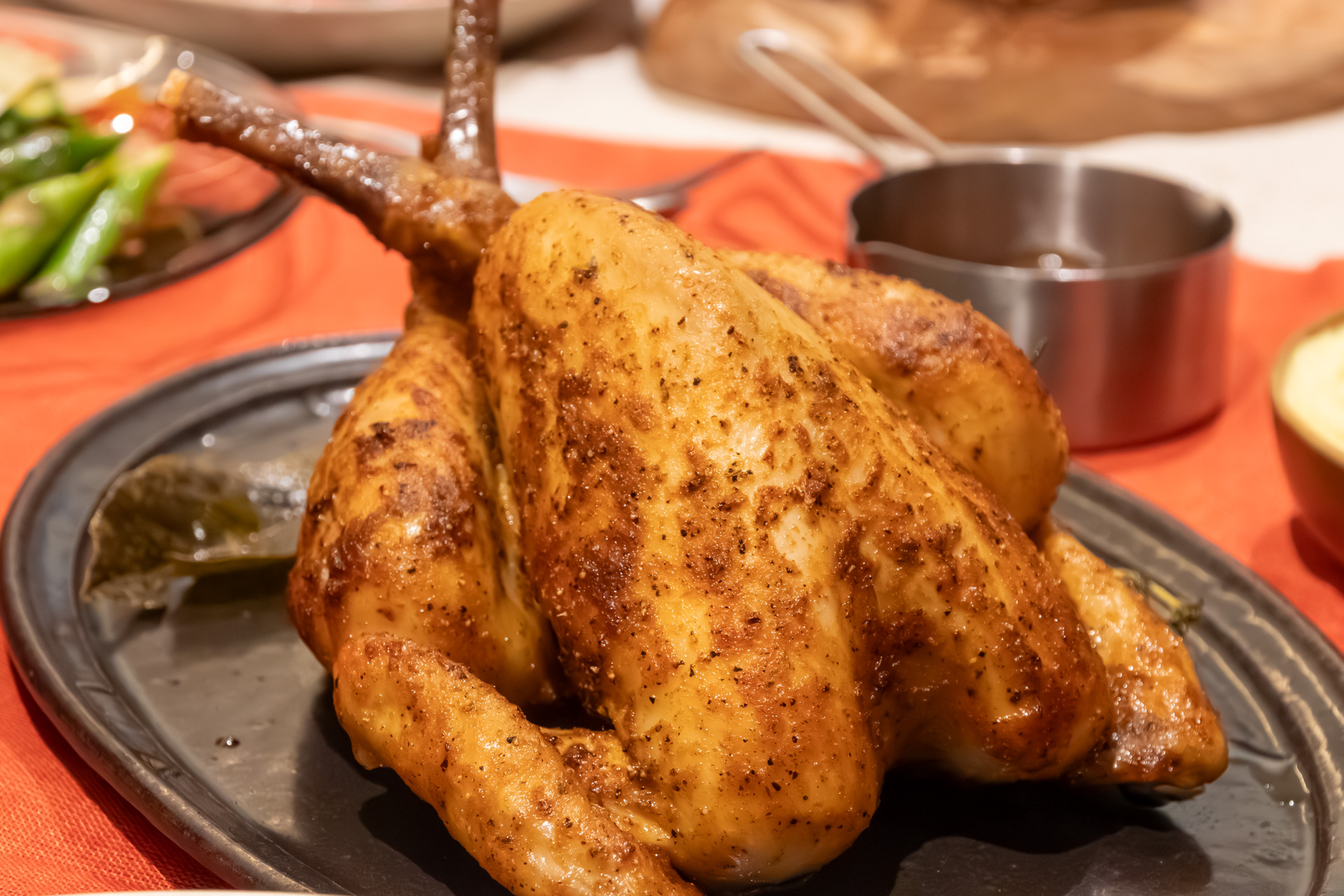 「ぎたろう軍鶏のクラシックローストチキン」は、単品だと6912円