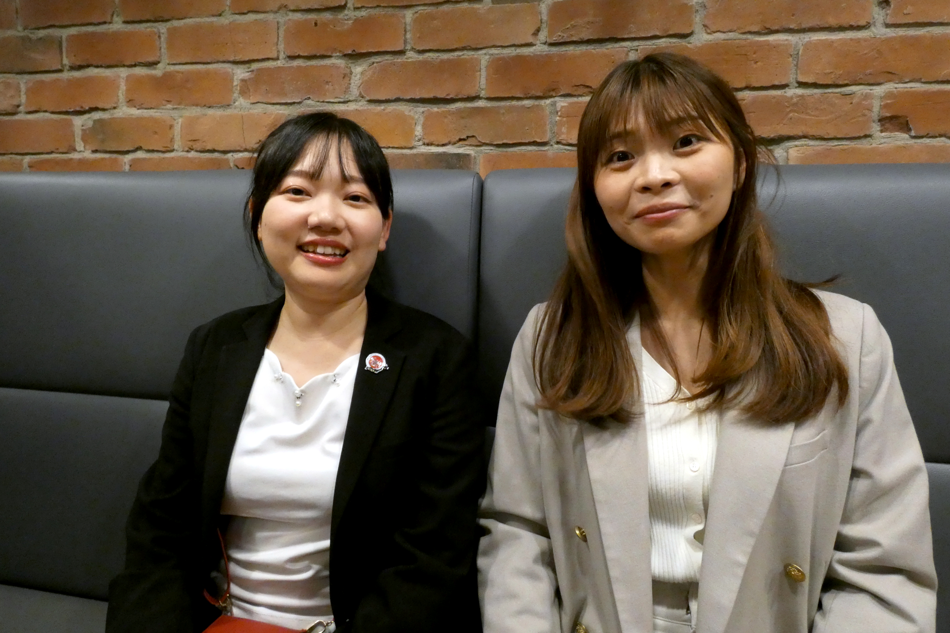 ウェンディーズ・ジャパン マーケティング部 企画課 広報担当 チーフの菊池愛稀沙氏（左）とキリンビール クラフトビール事業部 料飲専任チームの佐藤麻莉氏