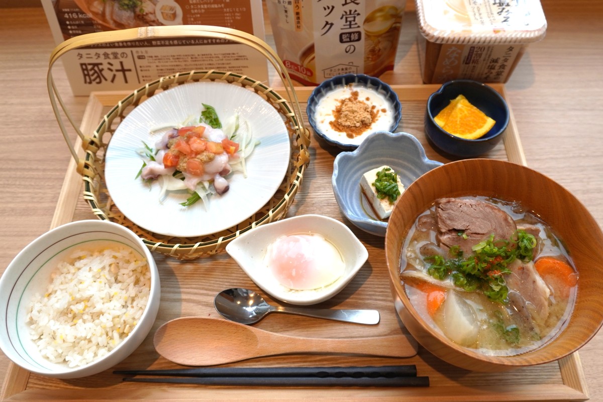 「タニタ食堂本店」で提供される「大きなお椀で食べるタニタ食堂の具だくさんスープ御膳」