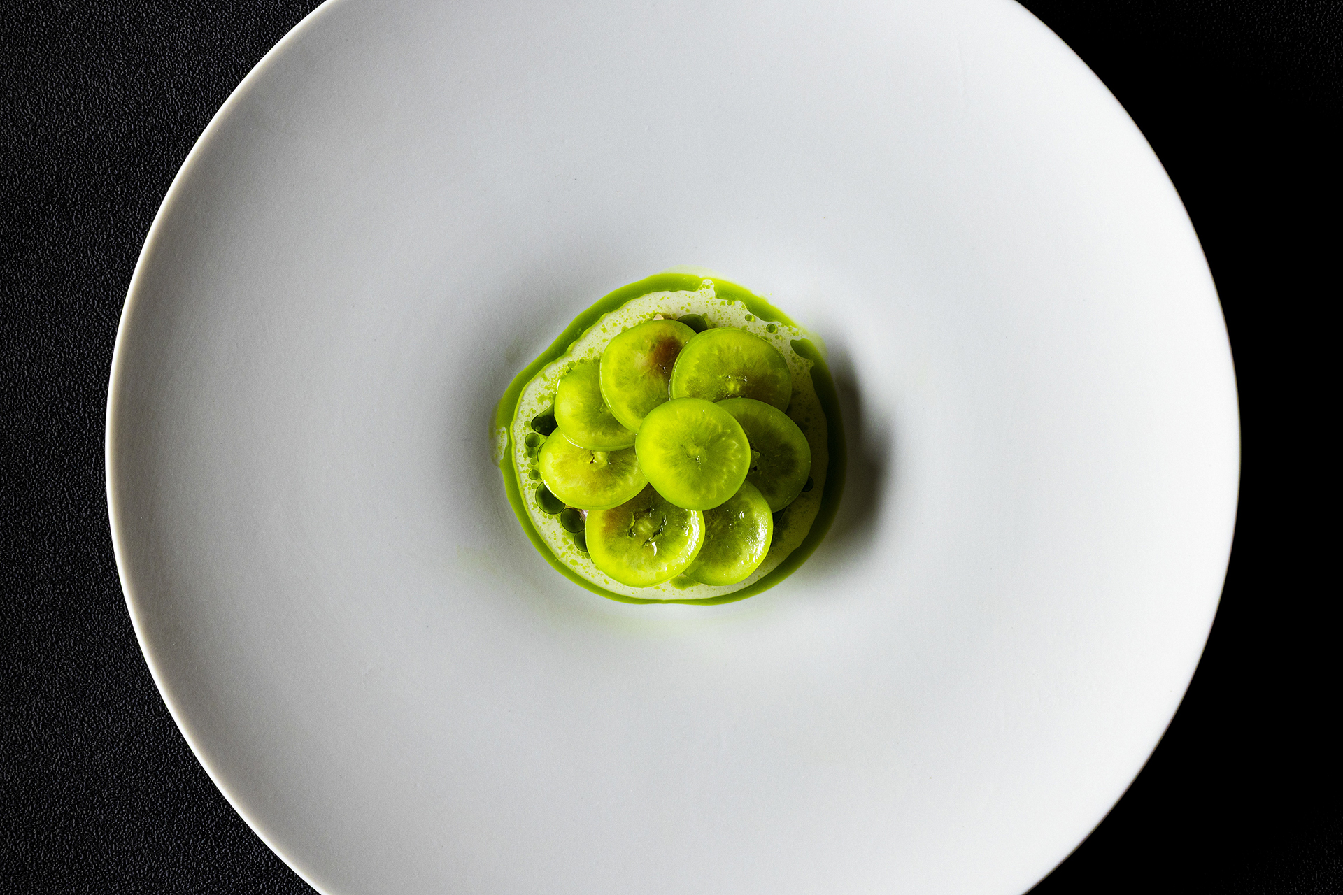 鯉とシャインマスカットのコンビネゾン