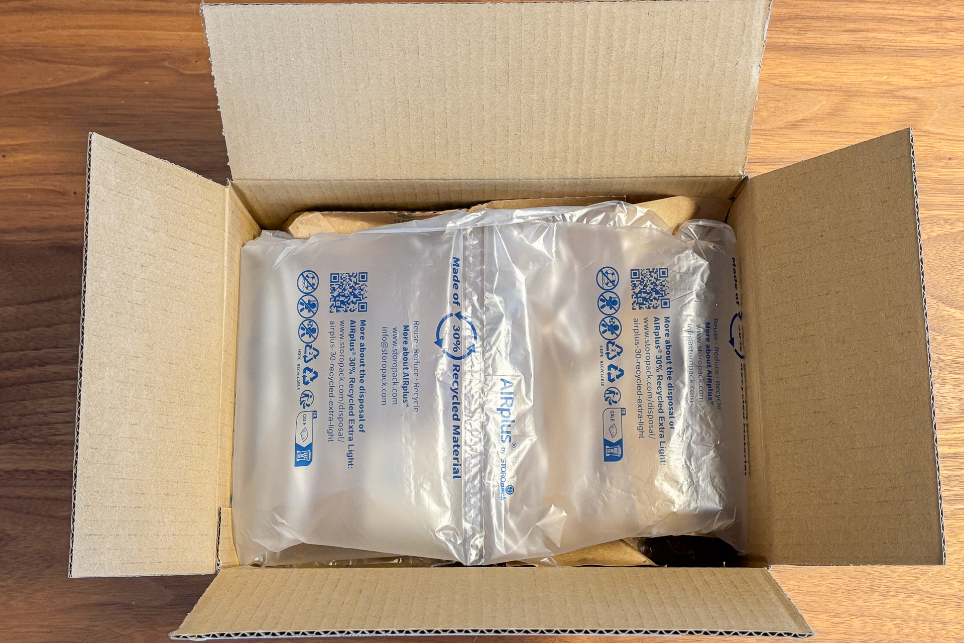 鎌倉紅谷の段ボール箱に入って「クルミッ子 切り落とし」が届きました