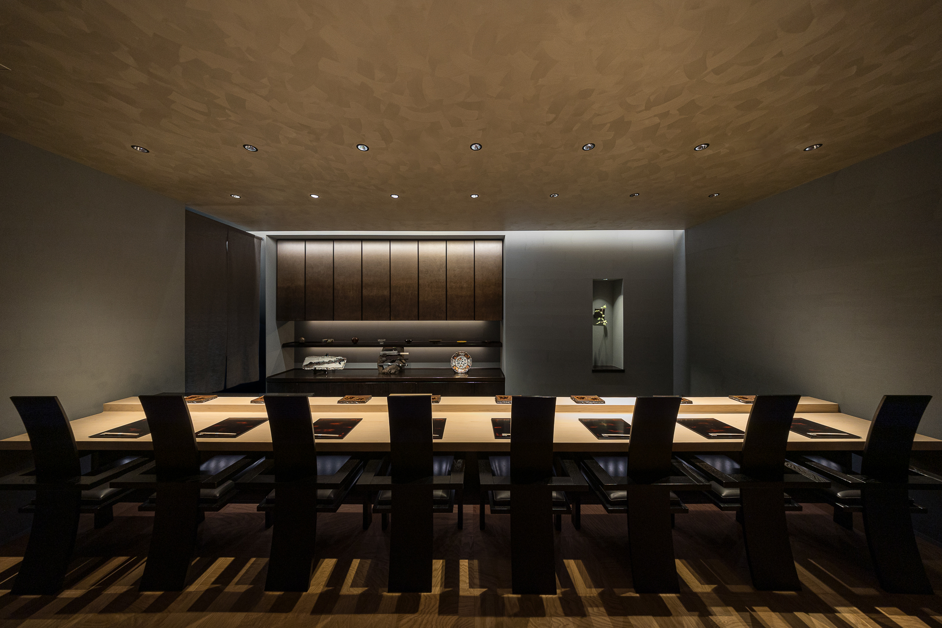 星のや東京の地下1階にある「鮨 大手門」