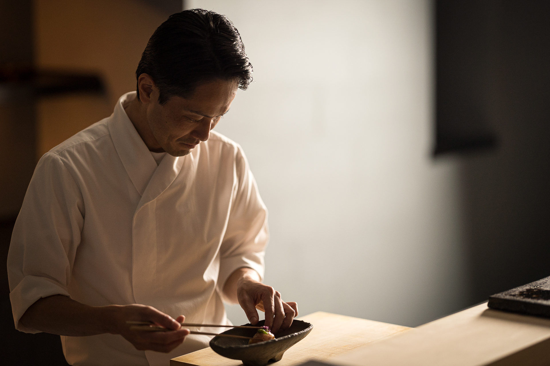 「鮨 大手門」料理長の西村将氏