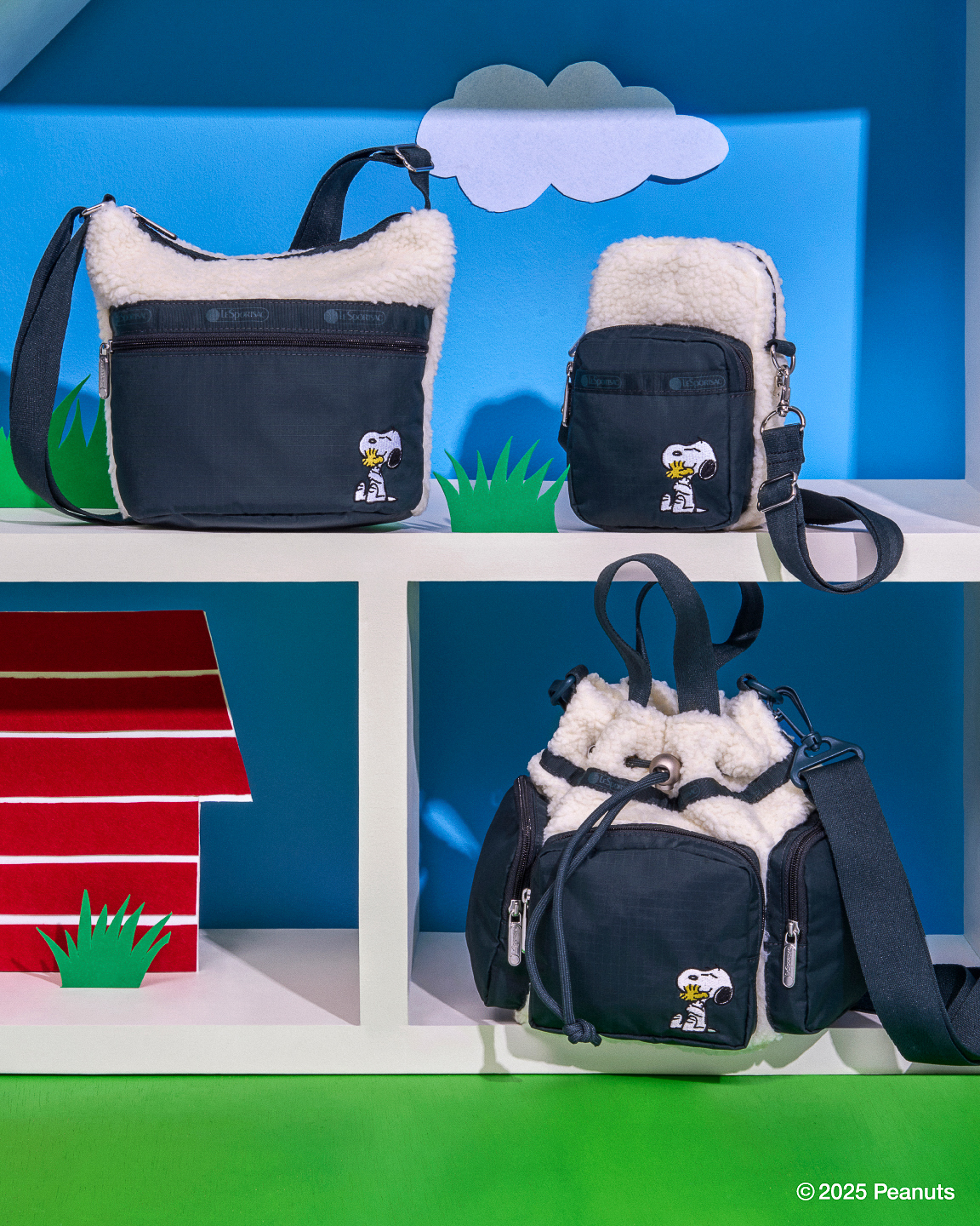 「Warm Hug Mini Bucket Shoulder Bag」（1万4850円）、「Warm Hug Mini Phone Bag」（1万8150円）、「Warm Hug Conv Drawstring CRSSBDY」（3万1350円）