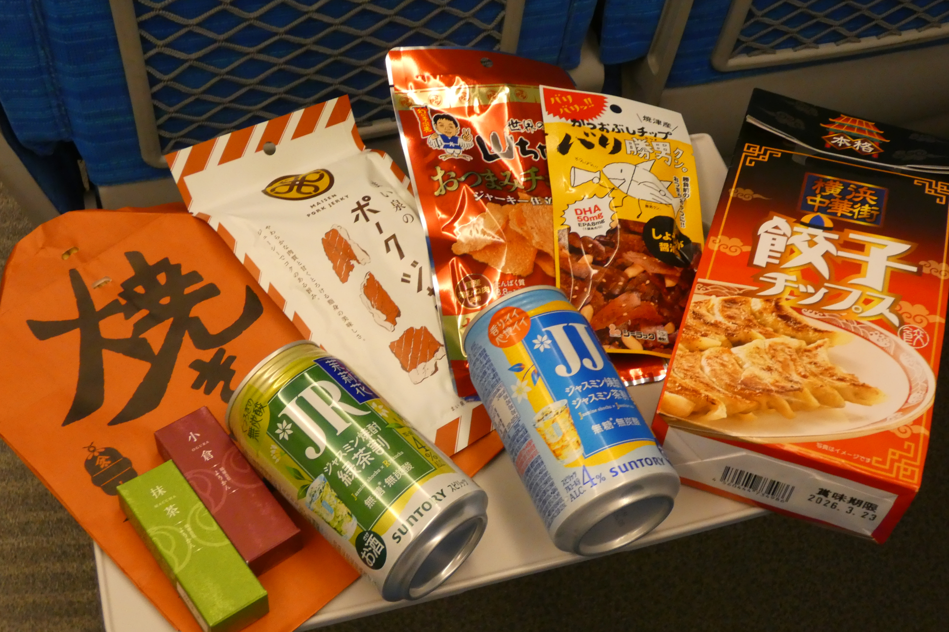 沿線の名物おつまみとともに楽しめる