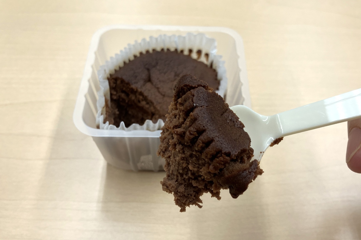 チョコレートがしっかり味わえる「生ベイクショコラチーズケーキ」