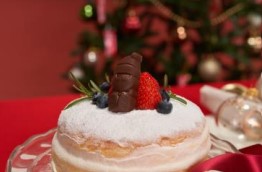 クリスマスケーキのデコレーションにぴったりなサンタ型キットカット