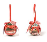 「キットカット ホリデイサンタ キャンディボール」（直径6cm 550円/8cm 880円）