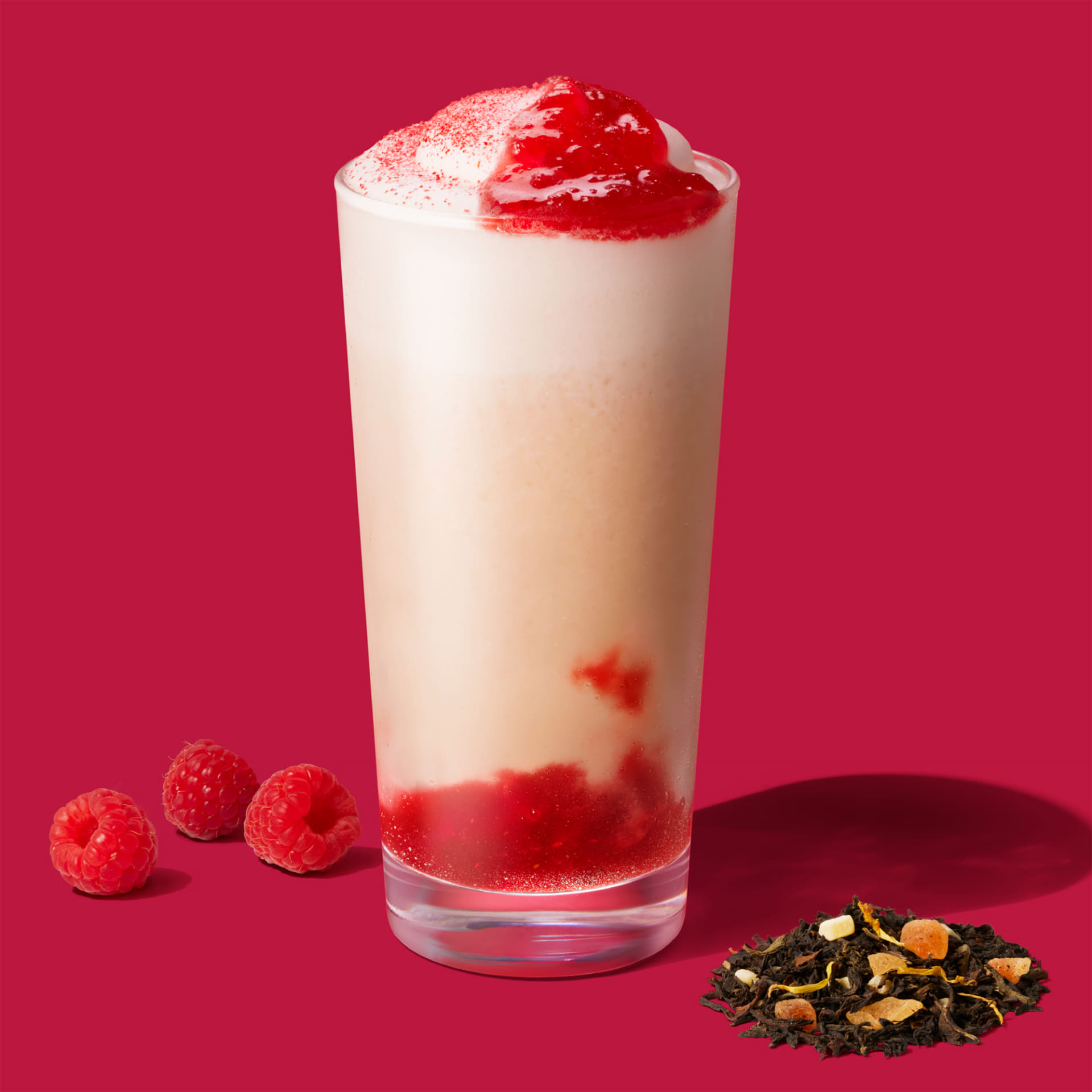 「レッド ラズベリー ＆ ジョイフルメドレー ティー フラペチーノ」（持ち帰り 776円/店内利用 790円）