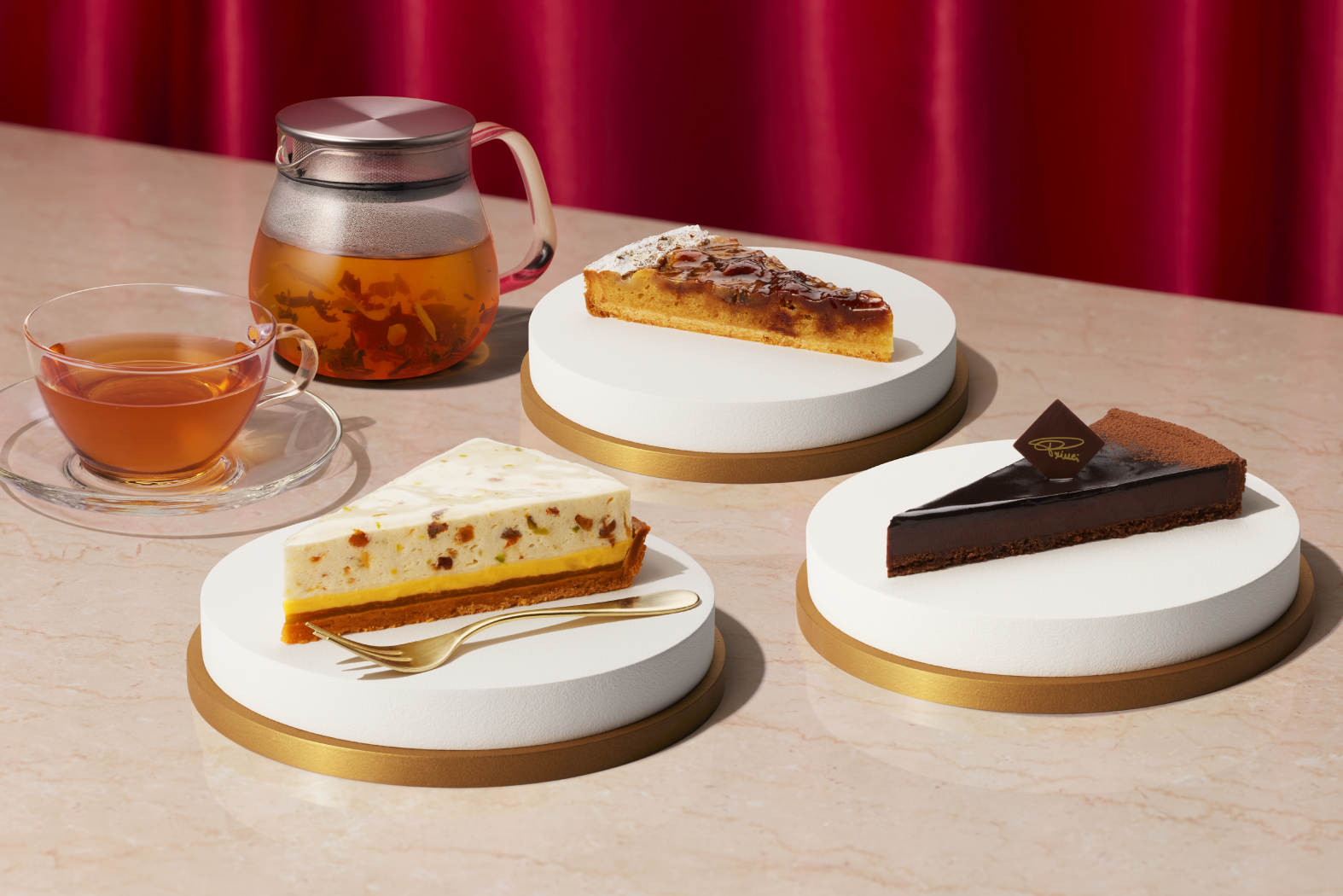 左から「トルタ トローネ ミエーレ」「トルタ ディ バナナ」「プリンチーナ」