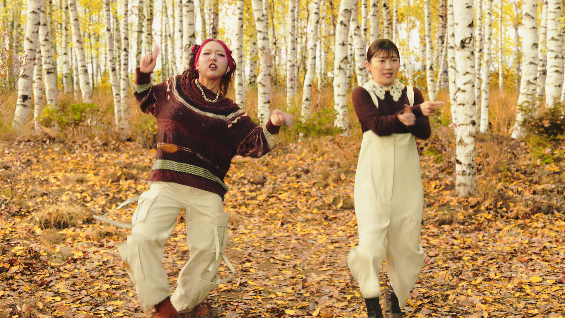 HANAのCHIKAさんと俳優の伊藤沙莉さんのCMが11月4日から放映