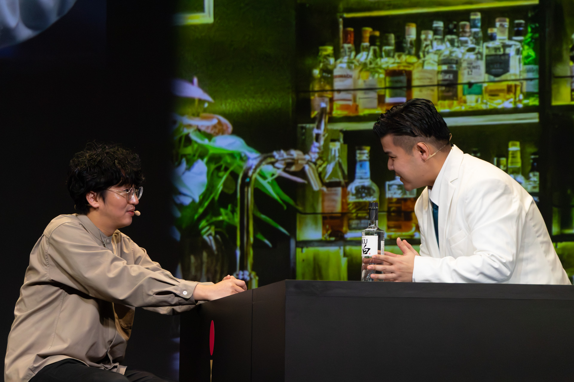 3名がプロフェッショナルな所作を披露