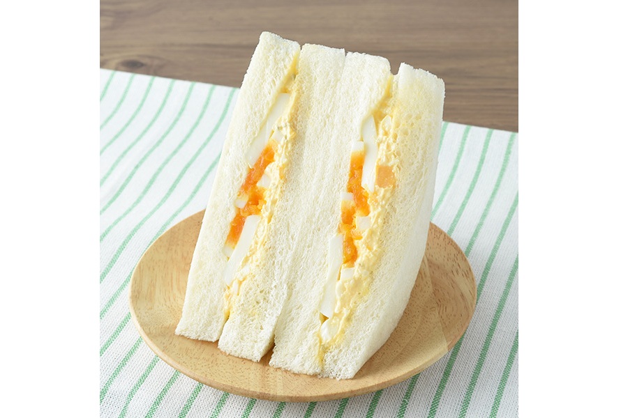大きなサンドイッチ たまごづくし