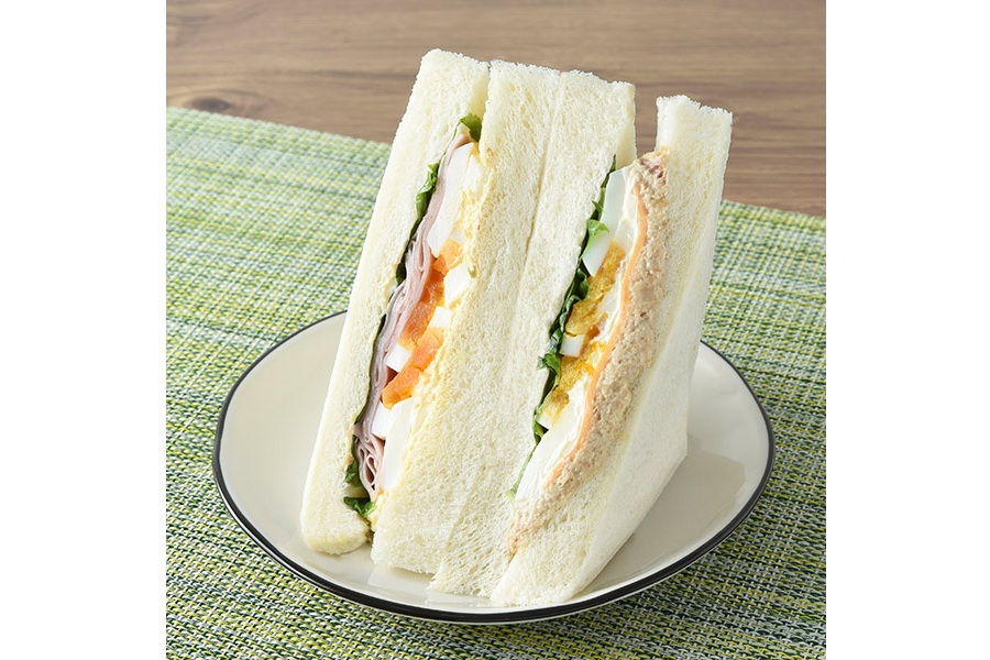 大きなサンドイッチ 人気具材の彩りミックス