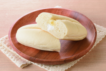 ローソン「もっちり白いコッペパン りんご＆ホイップクリーム」