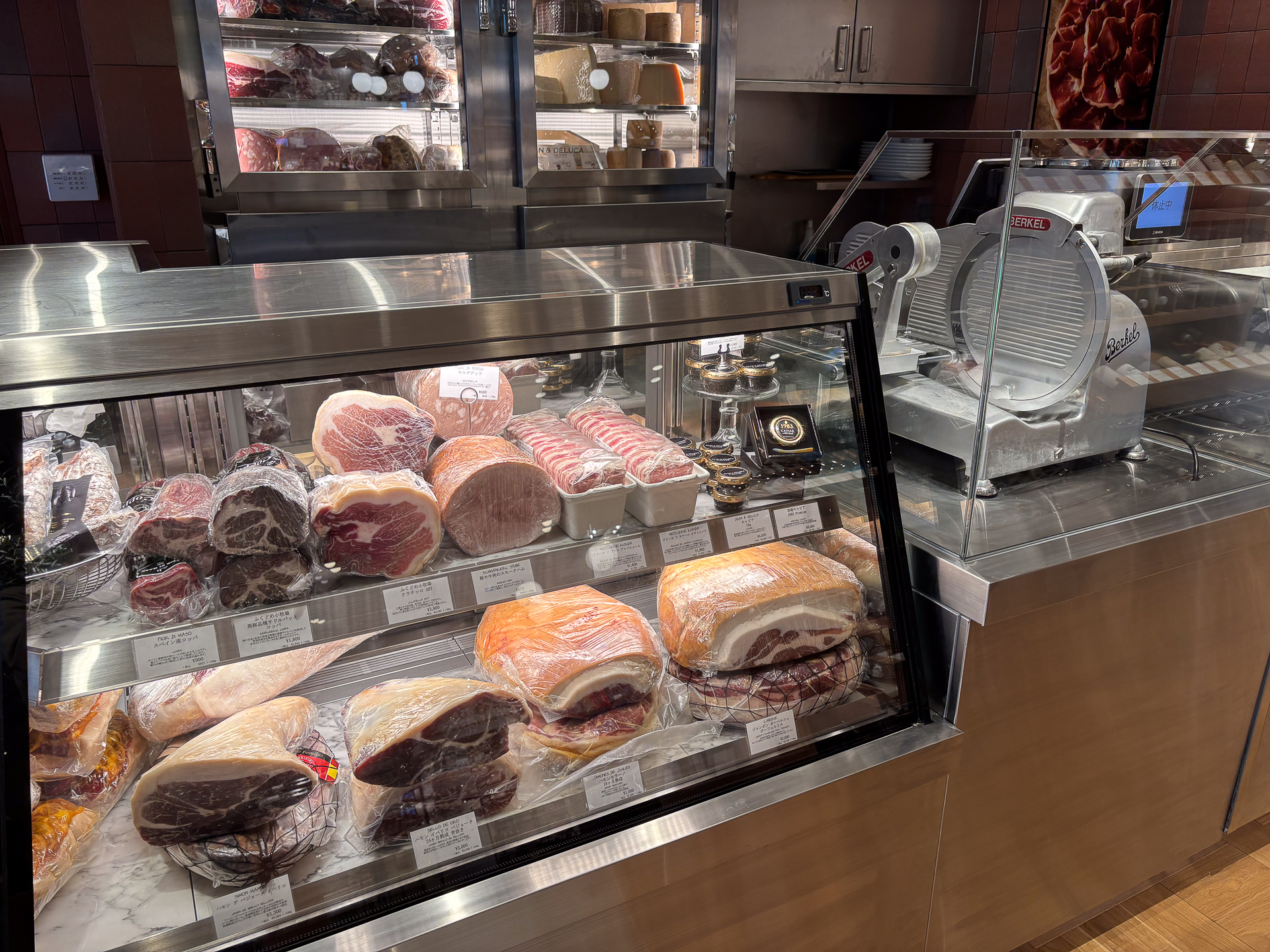 切り立てを提供できるシャクータリーやチーズなど