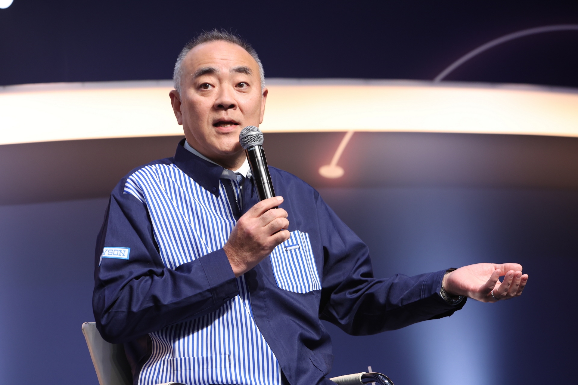 ローソンとしての取り組みを語るローソン 上級執行役員 経営戦略本部 副本部長の酒井勝昭氏